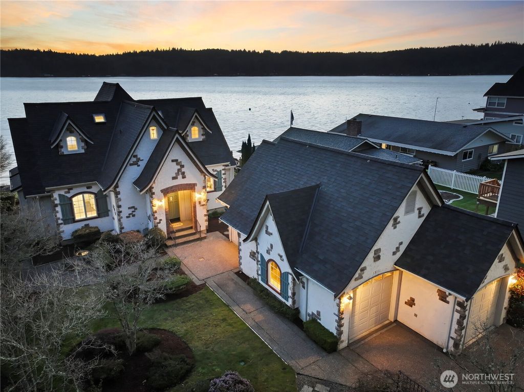 13111 Point Richmond Beach Road NW, Gig Harbor, WA 98332