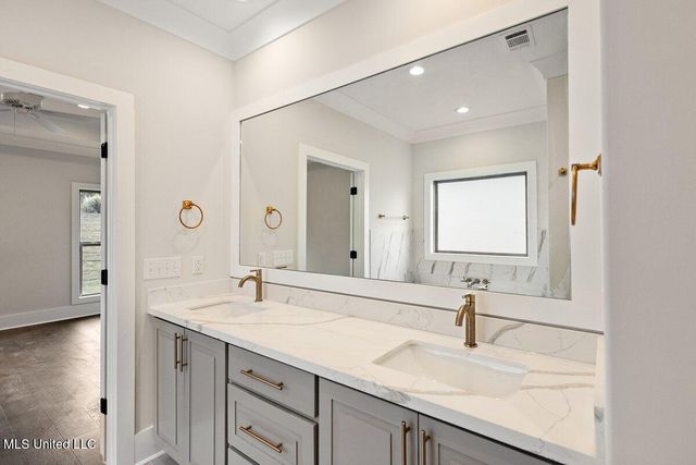 207 Lake Crest Drive, Madison, MS 39110