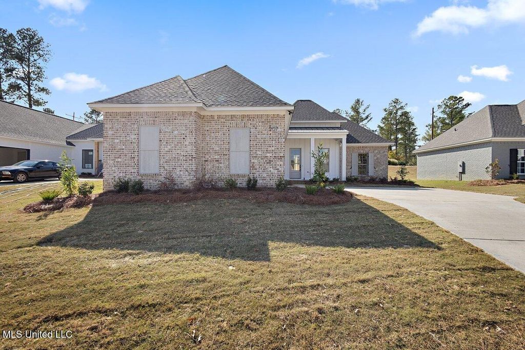 207 Lake Crest Drive, Madison, MS 39110