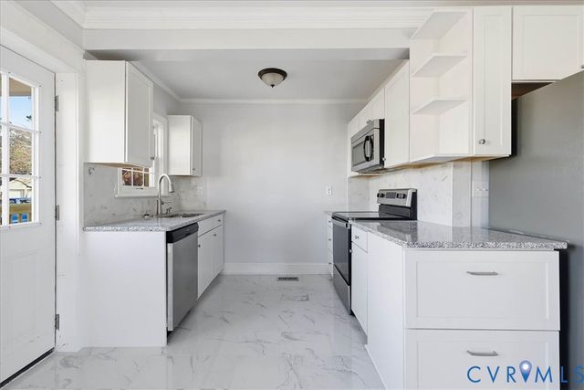 152 Chesterfield Ave, Colonial Heights, VA 23834