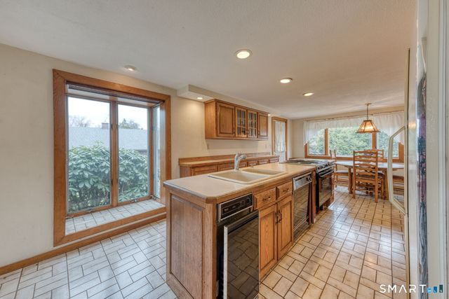 879 Neipsic Road, Glastonbury, CT 06033