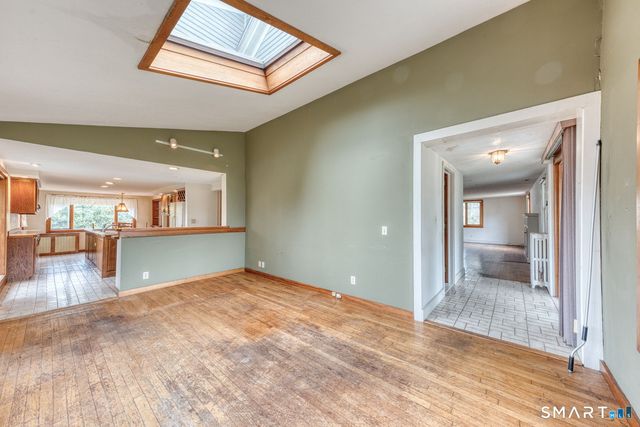 879 Neipsic Road, Glastonbury, CT 06033