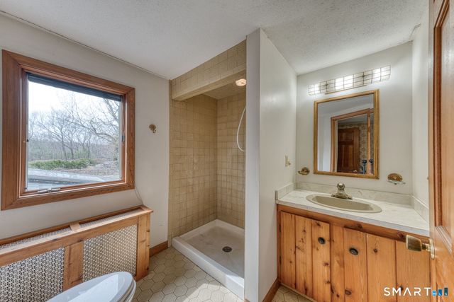 879 Neipsic Road, Glastonbury, CT 06033