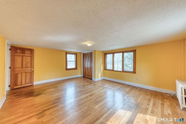 879 Neipsic Road, Glastonbury, CT 06033