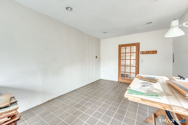 879 Neipsic Road, Glastonbury, CT 06033