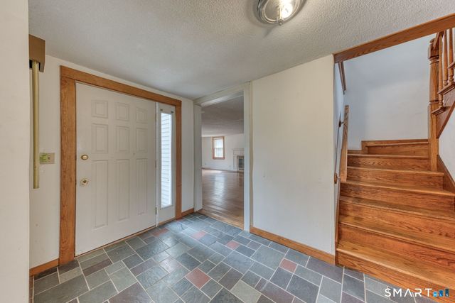 879 Neipsic Road, Glastonbury, CT 06033