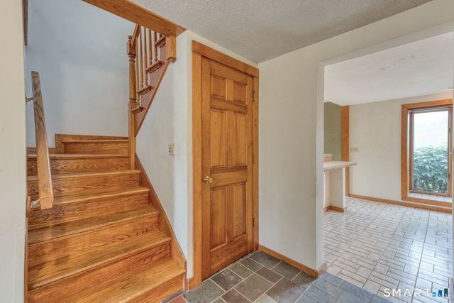 879 Neipsic Road, Glastonbury, CT 06033