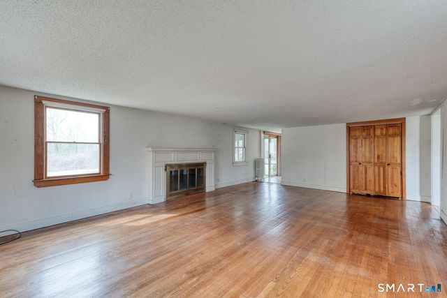 879 Neipsic Road, Glastonbury, CT 06033