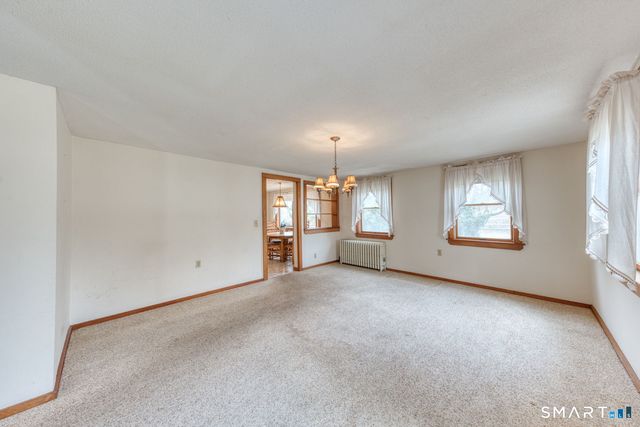 879 Neipsic Road, Glastonbury, CT 06033