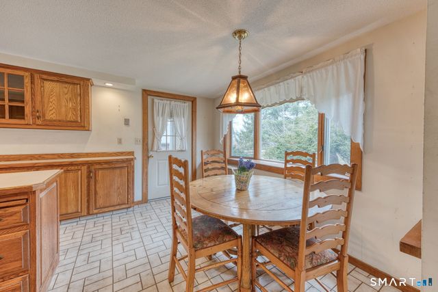 879 Neipsic Road, Glastonbury, CT 06033