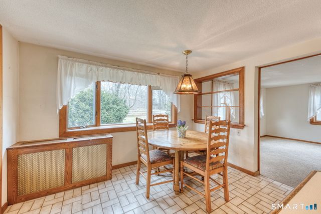 879 Neipsic Road, Glastonbury, CT 06033