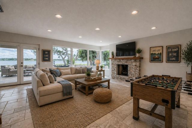 7 LAKE HOLLINGSWORTH DRIVE, Lakeland, FL 33803