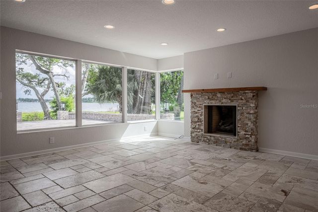 7 LAKE HOLLINGSWORTH DRIVE, Lakeland, FL 33803