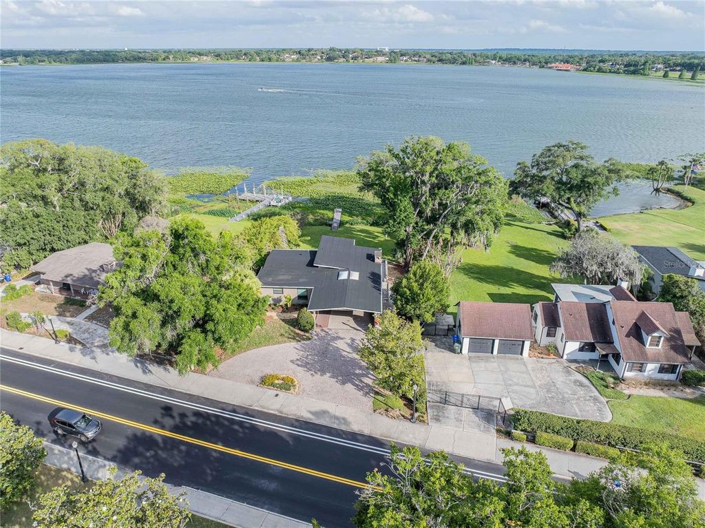 7 LAKE HOLLINGSWORTH DRIVE, Lakeland, FL 33803