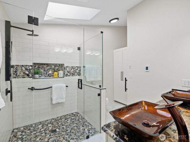1 Lakewood Oaks Drive SW, Lakewood, WA 98499