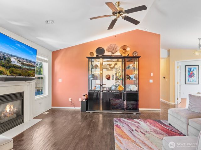 1 Lakewood Oaks Drive SW, Lakewood, WA 98499