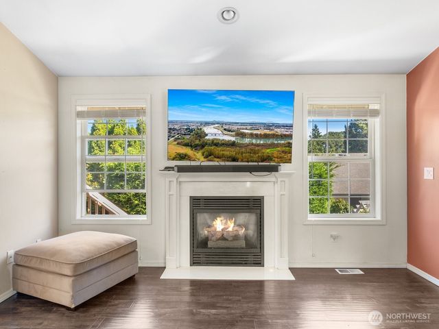 1 Lakewood Oaks Drive SW, Lakewood, WA 98499