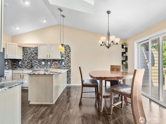 1 Lakewood Oaks Drive SW, Lakewood, WA 98499