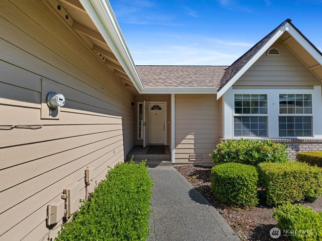 1 Lakewood Oaks Drive SW, Lakewood, WA 98499