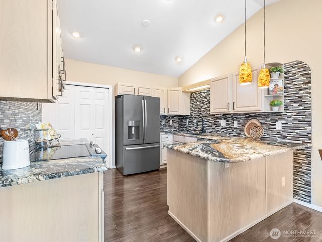 1 Lakewood Oaks Drive SW, Lakewood, WA 98499