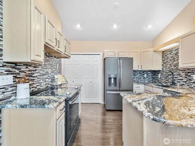 1 Lakewood Oaks Drive SW, Lakewood, WA 98499