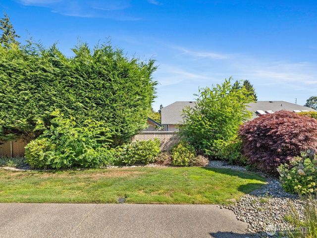 1 Lakewood Oaks Drive SW, Lakewood, WA 98499