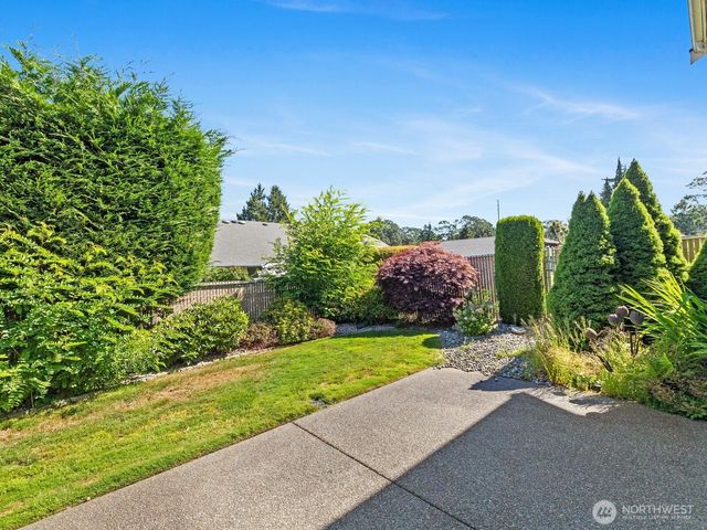 1 Lakewood Oaks Drive SW, Lakewood, WA 98499