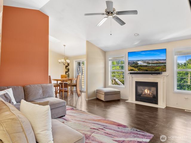 1 Lakewood Oaks Drive SW, Lakewood, WA 98499