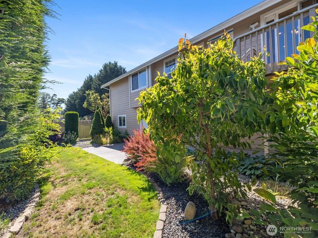 1 Lakewood Oaks Drive SW, Lakewood, WA 98499