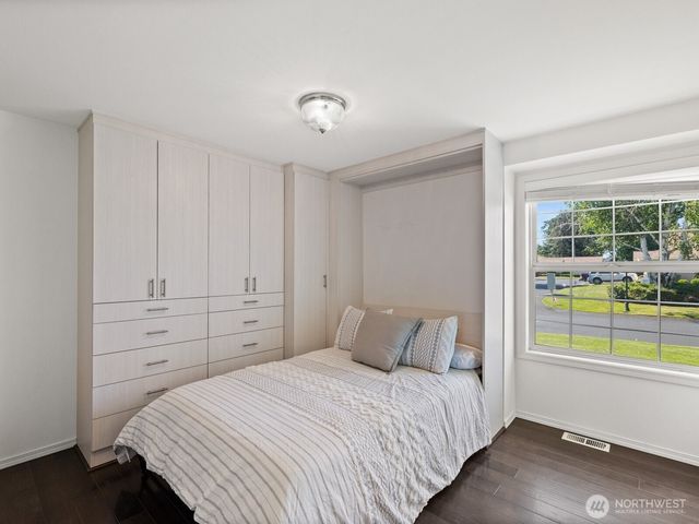 1 Lakewood Oaks Drive SW, Lakewood, WA 98499