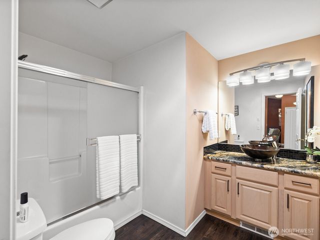 1 Lakewood Oaks Drive SW, Lakewood, WA 98499