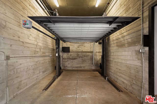 1033 N Vista Street D, West Hollywood, CA 90046