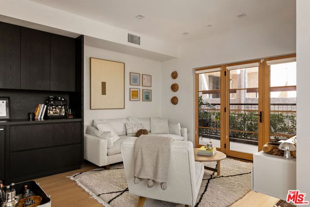 1033 N Vista Street D, West Hollywood, CA 90046