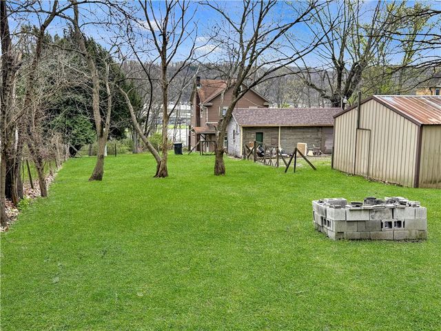 1135 N Liberty St, Taylor Twp, PA 16102