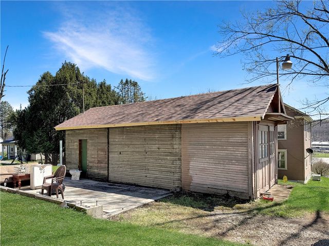 1135 N Liberty St, Taylor Twp, PA 16102