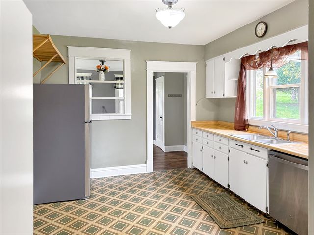 1135 N Liberty St, Taylor Twp, PA 16102