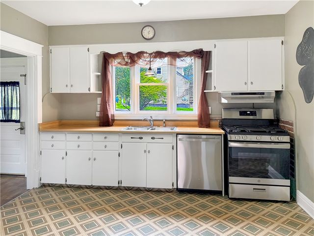 1135 N Liberty St, Taylor Twp, PA 16102