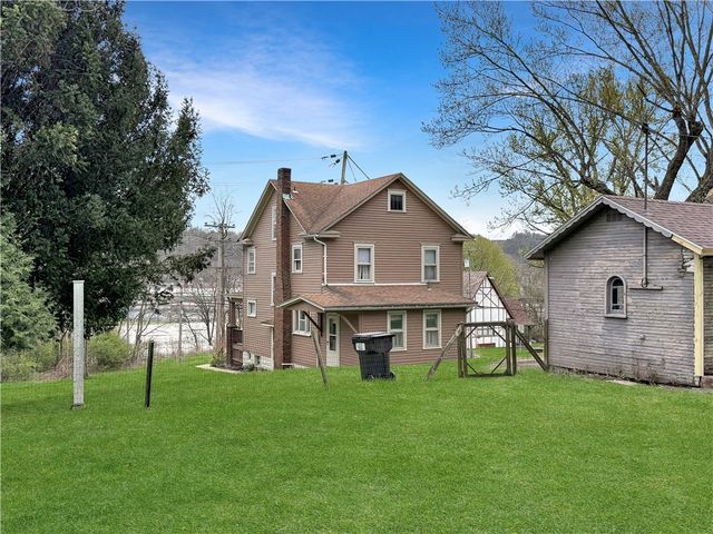 1135 N Liberty St, Taylor Twp, PA 16102