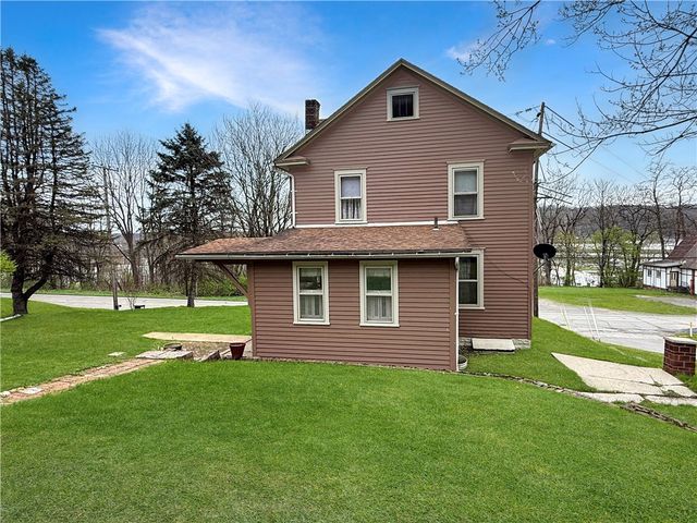 1135 N Liberty St, Taylor Twp, PA 16102