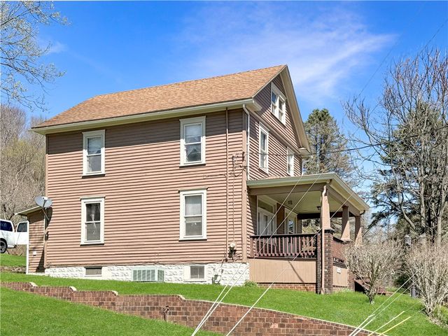 1135 N Liberty St, Taylor Twp, PA 16102