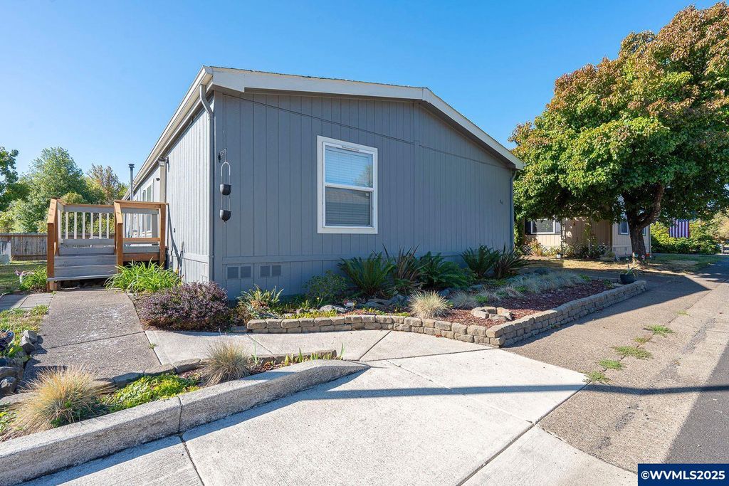 1284 N 19th St 84, Philomath, OR 97370