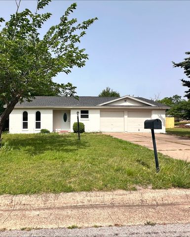 6900 Windy Hill Road, Forest Hill, TX 76140