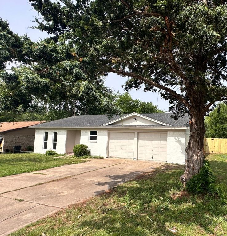 6900 Windy Hill Road, Forest Hill, TX 76140