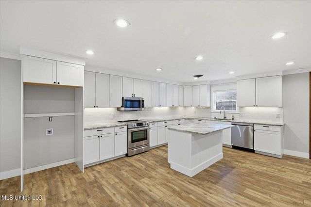 1700 Linda Drive, Clinton, MS 39056