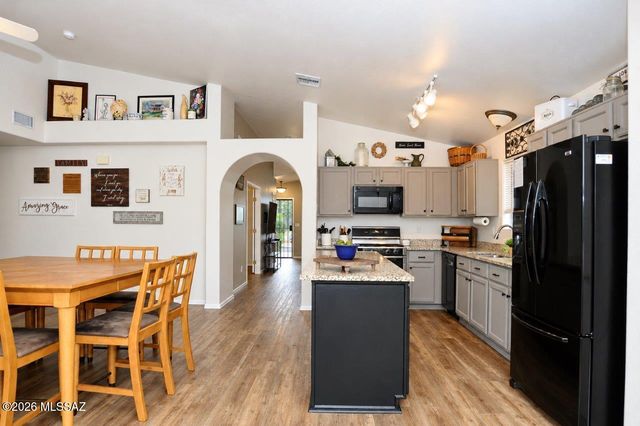 8906 N Cahill Way, Tucson, AZ 85742