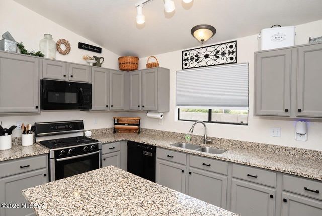 8906 N Cahill Way, Tucson, AZ 85742