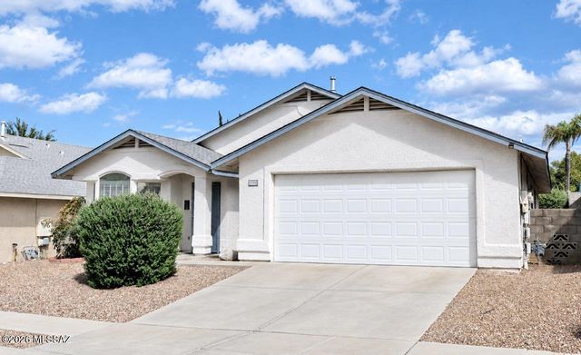 8906 N Cahill Way, Tucson, AZ 85742