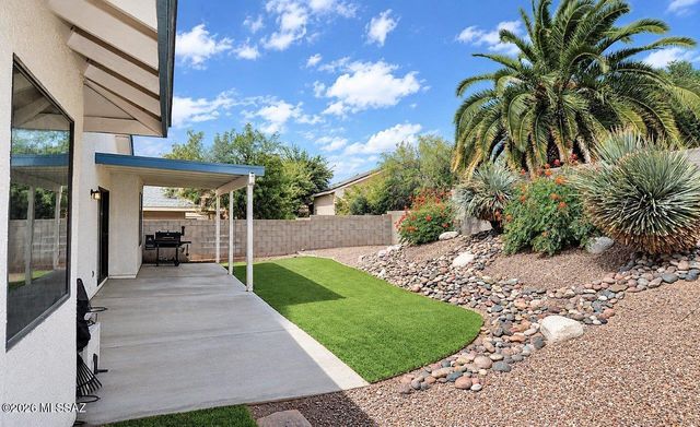 8906 N Cahill Way, Tucson, AZ 85742