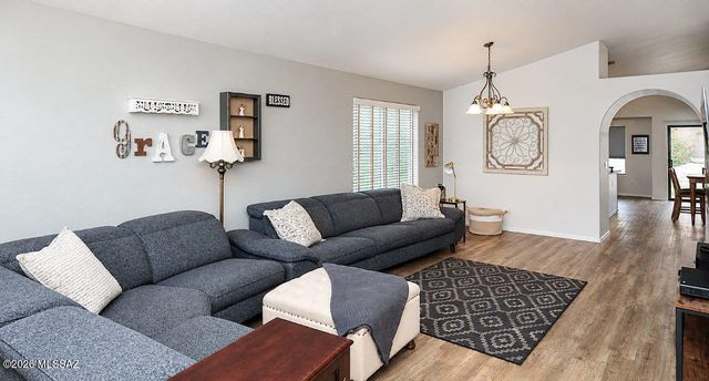 8906 N Cahill Way, Tucson, AZ 85742