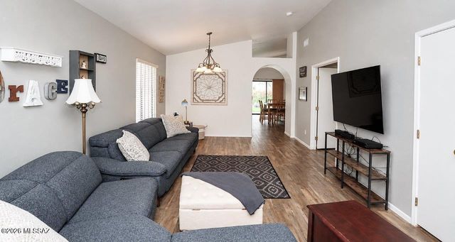 8906 N Cahill Way, Tucson, AZ 85742